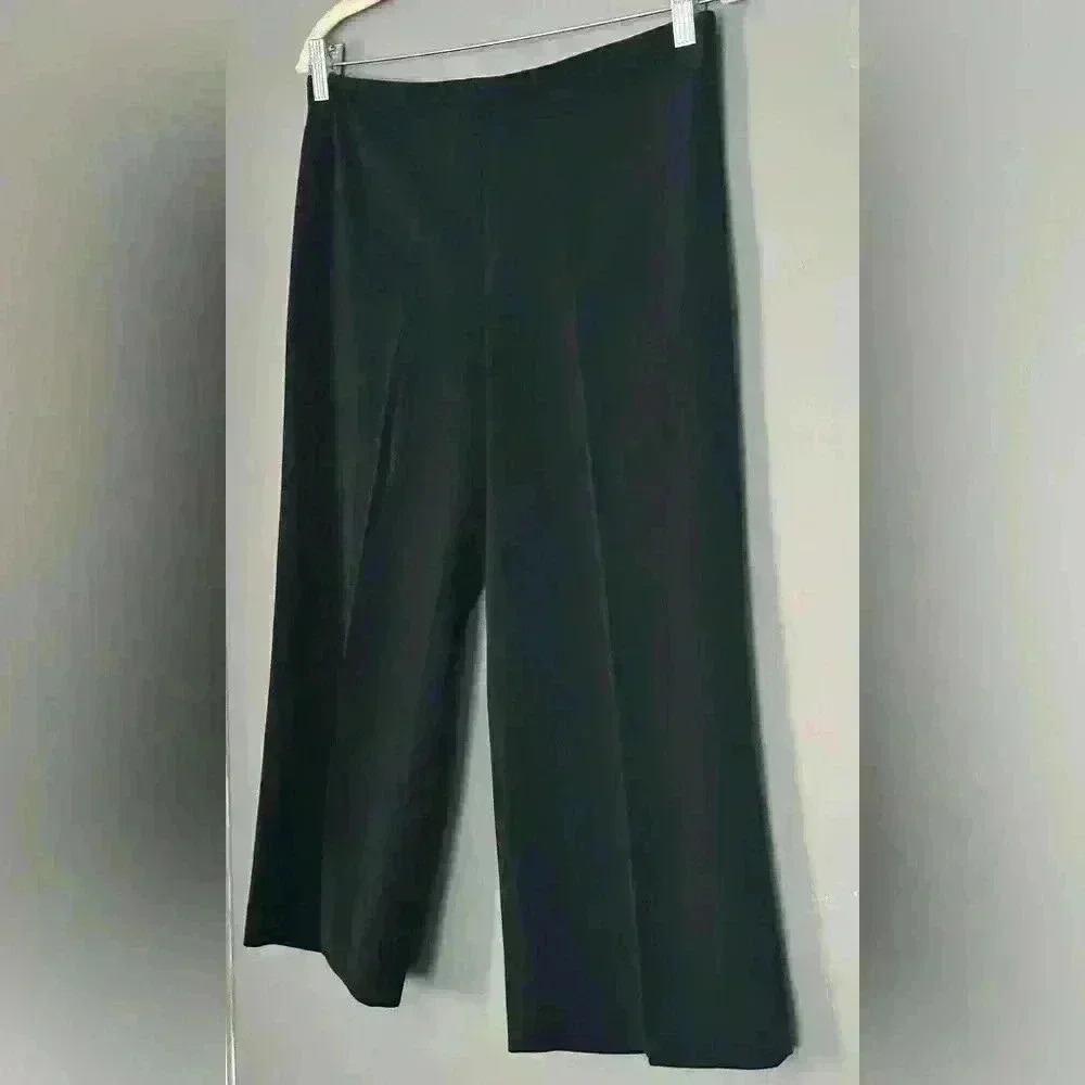 White House Black Market Cropped Black Pants (381) - Picture 4 of 13